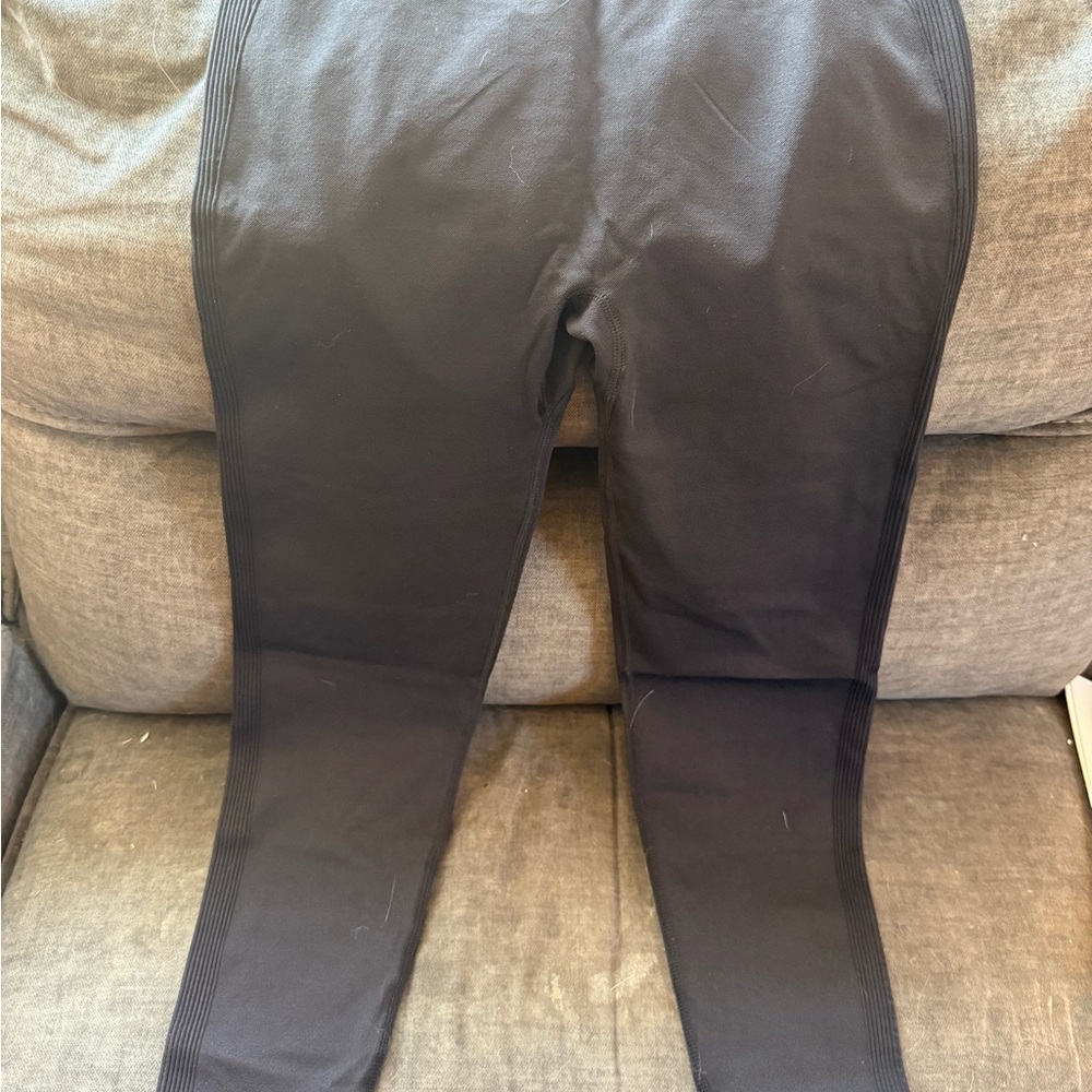 Halara Black leggings w/ butt scrunch